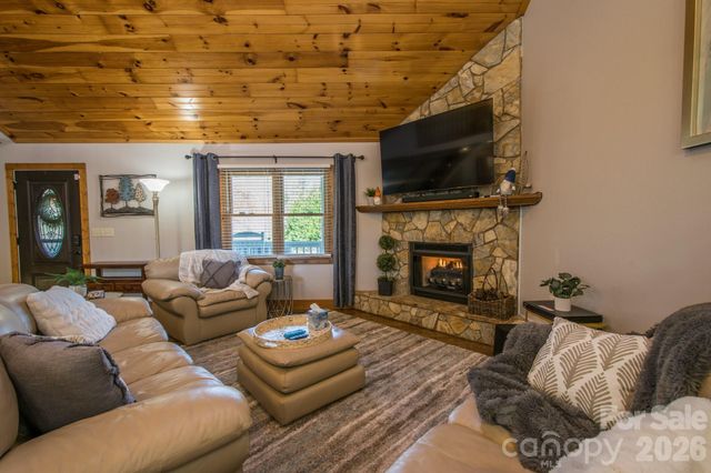 43 Evan Tyler Lane, Horse Shoe, NC 28742