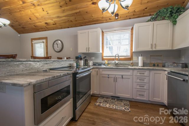 43 Evan Tyler Lane, Horse Shoe, NC 28742