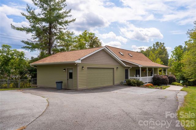 43 Evan Tyler Lane, Horse Shoe, NC 28742