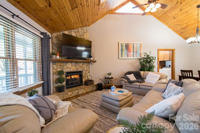 43 Evan Tyler Lane, Horse Shoe, NC 28742