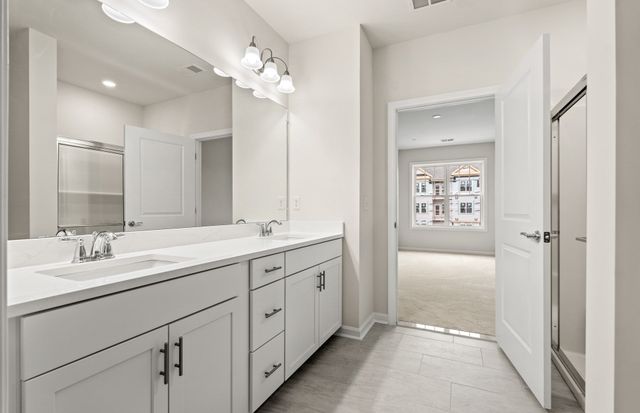 5305 Peters Farm Way 7305, Westborough, MA 01581