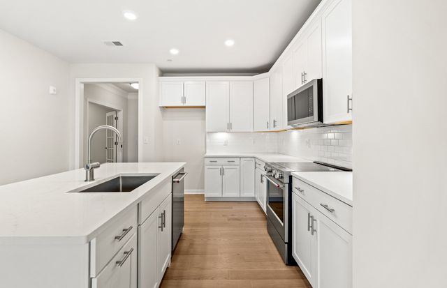 5305 Peters Farm Way 7305, Westborough, MA 01581