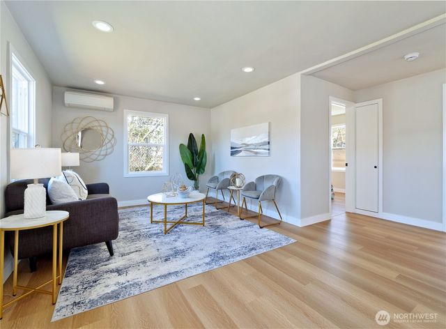 4832 25th Avenue SW, Seattle, WA 98106