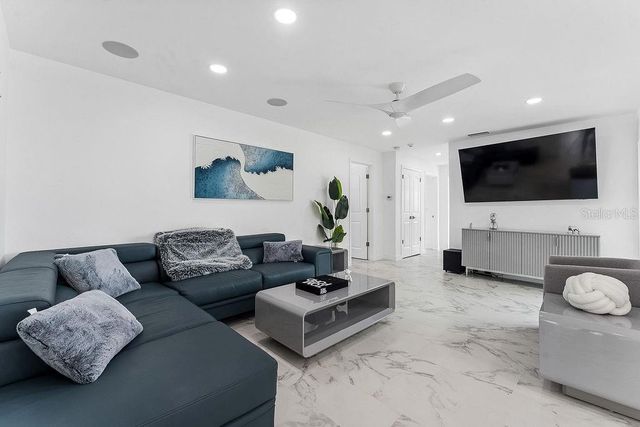 340 PALM ISLAND NE, Clearwater Beach, FL 33767