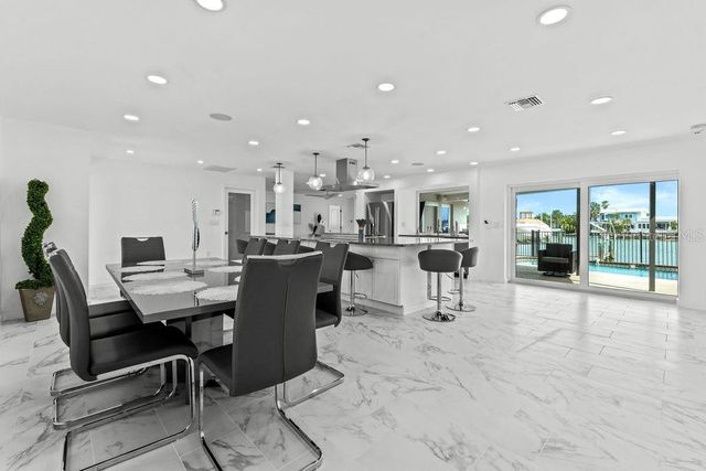 340 PALM ISLAND NE, Clearwater Beach, FL 33767