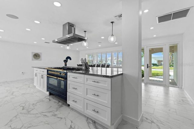 340 PALM ISLAND NE, Clearwater Beach, FL 33767