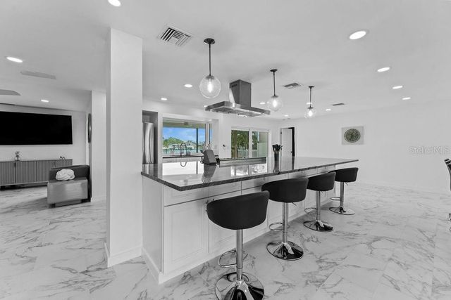 340 PALM ISLAND NE, Clearwater Beach, FL 33767