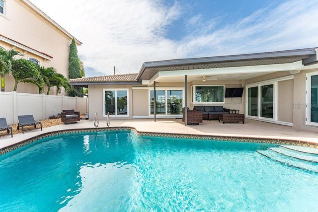 340 PALM ISLAND NE, Clearwater Beach, FL 33767