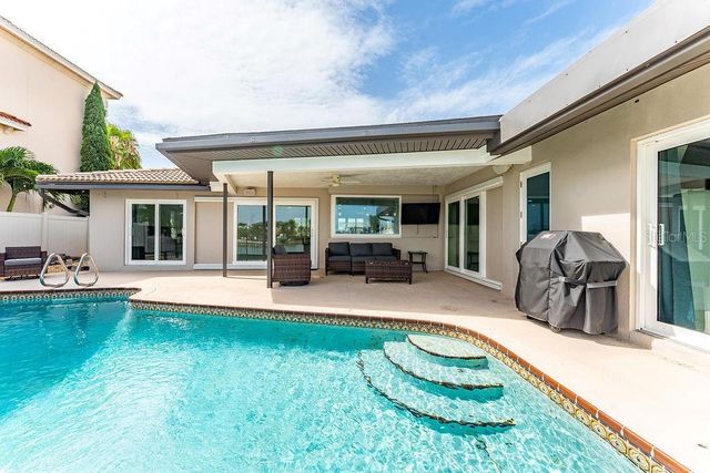 340 PALM ISLAND NE, Clearwater Beach, FL 33767