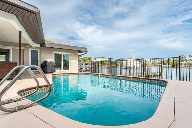 340 PALM ISLAND NE, Clearwater Beach, FL 33767