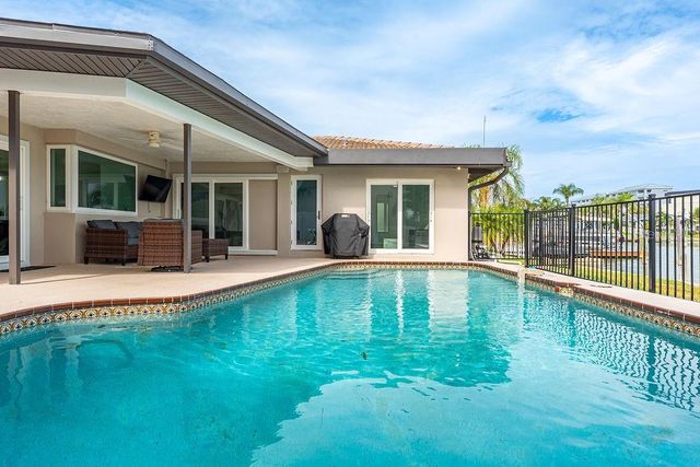 340 PALM ISLAND NE, Clearwater Beach, FL 33767