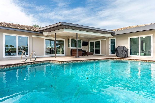 340 PALM ISLAND NE, Clearwater Beach, FL 33767
