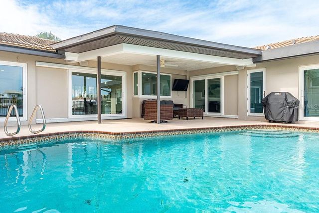 340 PALM ISLAND NE, Clearwater Beach, FL 33767