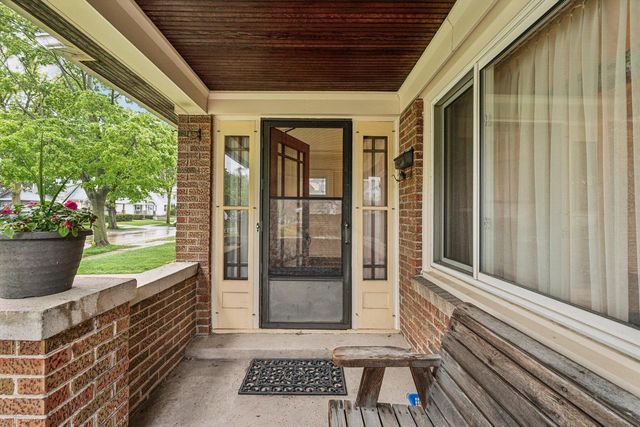 224 E Van Beck AVENUE, Milwaukee, WI 53207