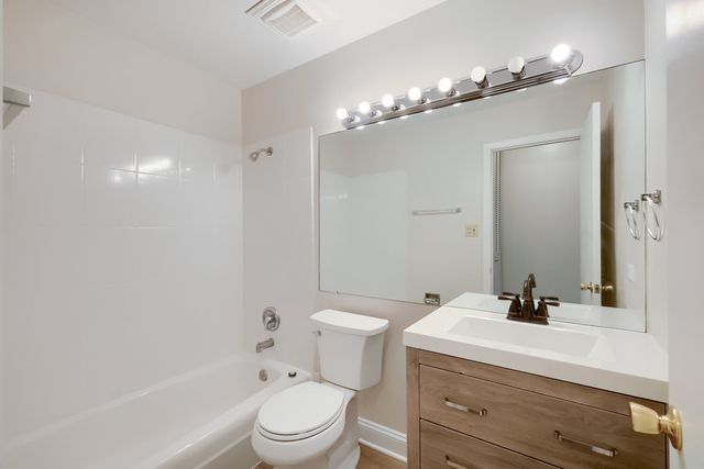 543 Burlington Avenue 212, Downers Grove, IL 60515