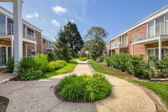 543 Burlington Avenue 212, Downers Grove, IL 60515
