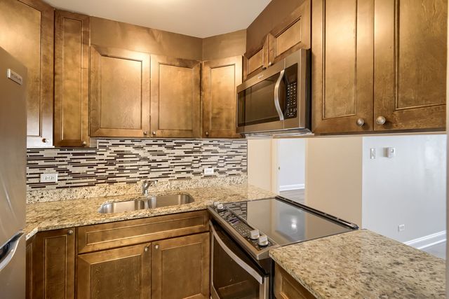 543 Burlington Avenue 212, Downers Grove, IL 60515