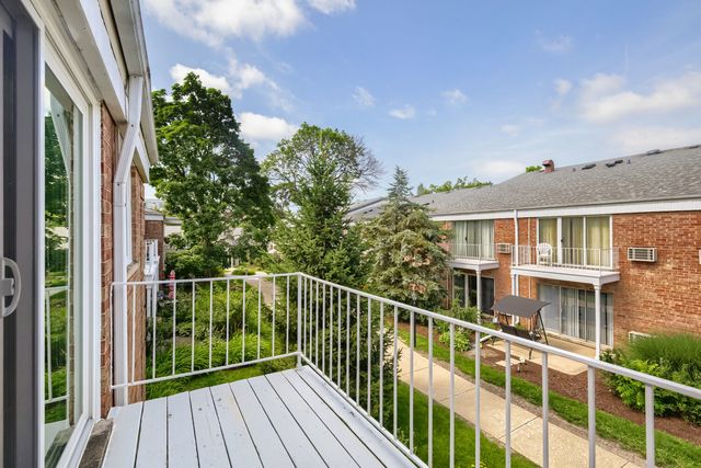 543 Burlington Avenue 212, Downers Grove, IL 60515