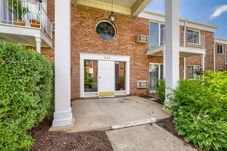 543 Burlington Avenue 212, Downers Grove, IL 60515
