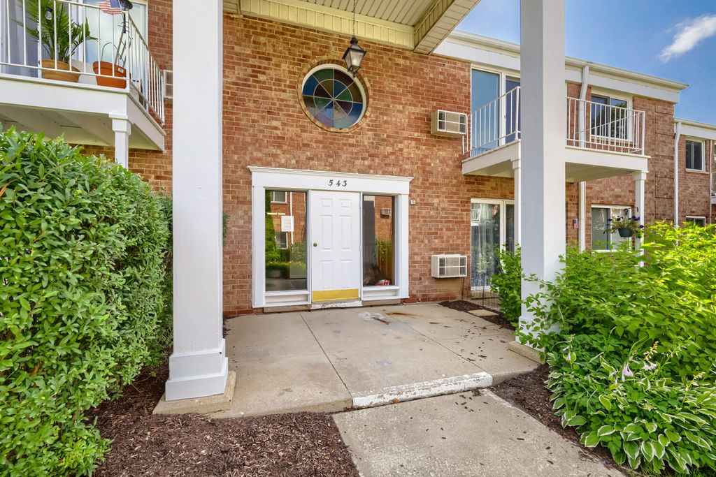 543 Burlington Avenue 212, Downers Grove, IL 60515