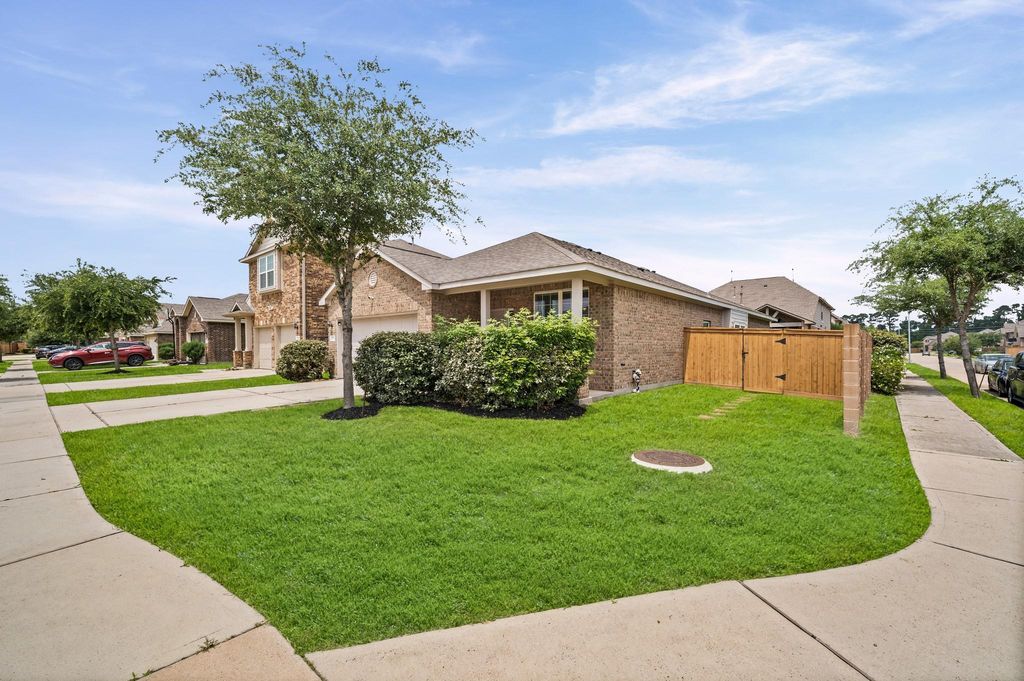 11327 Creekway Bend Drive, Humble, TX 77396