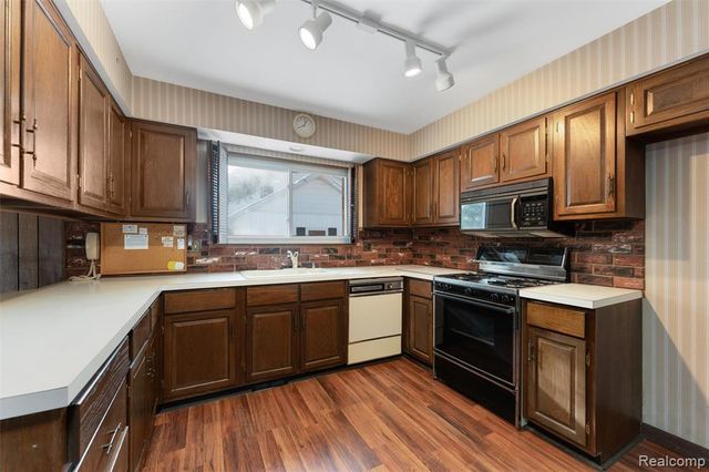 30190 Northgate Drive, Southfield, MI 48076