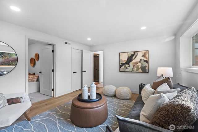 9533 Bowdoin Way, Edmonds, WA 98020