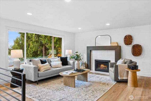 9533 Bowdoin Way, Edmonds, WA 98020