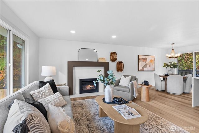 9533 Bowdoin Way, Edmonds, WA 98020