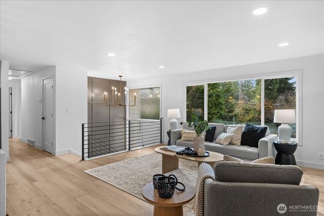 9533 Bowdoin Way, Edmonds, WA 98020