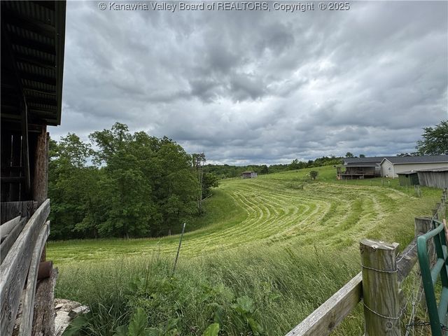3177 Mt Union Road, Fraziers Bottom, WV 25082