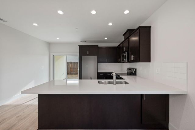 1852 Lovejoy Pl, Manteca, CA 95337
