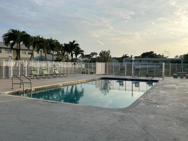 838 CRYSTAL LAKE Drive 838, Deerfield Beach, FL 33064
