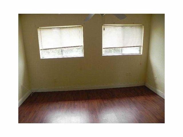 838 CRYSTAL LAKE Drive 838, Deerfield Beach, FL 33064