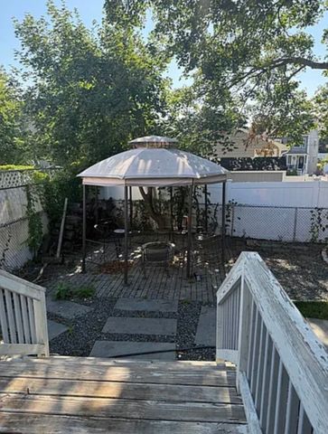 128 Seminole Ave 128, Waltham, MA 02451