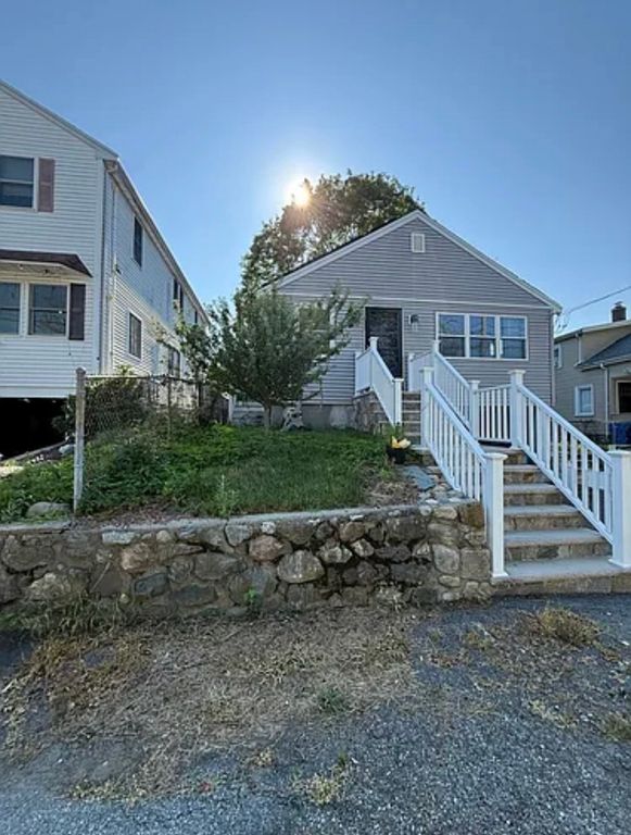 128 Seminole Ave 128, Waltham, MA 02451