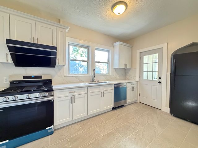 113 Elm Ave 1, Quincy, MA 02170