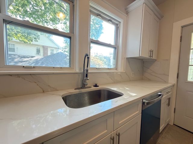 113 Elm Ave 1, Quincy, MA 02170