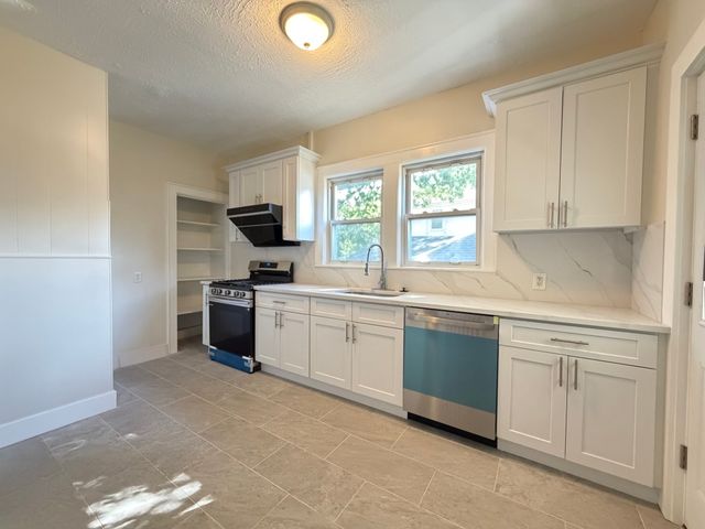 113 Elm Ave 1, Quincy, MA 02170