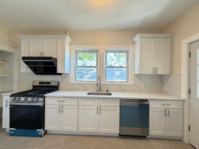 113 Elm Ave 1, Quincy, MA 02170