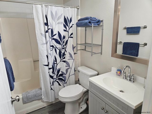 247 MILLER LN, Cheyenne, WY 82009