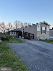 150 BROWNSTONE PARK #150, Hummelstown, PA 17036