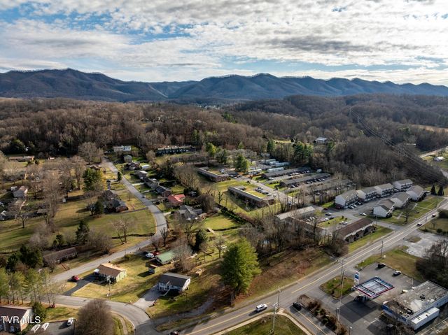 2301 South Greenwood Drive, Johnson City, TN 37604