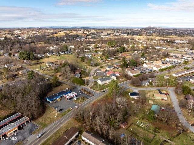 2301 South Greenwood Drive, Johnson City, TN 37604