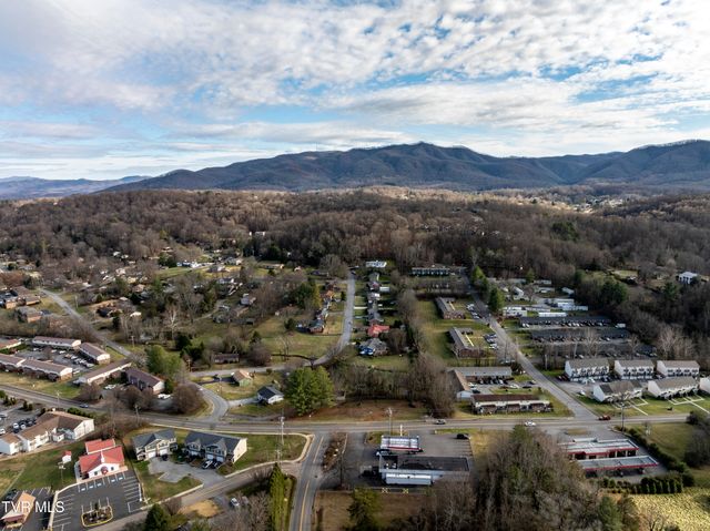 2301 South Greenwood Drive, Johnson City, TN 37604