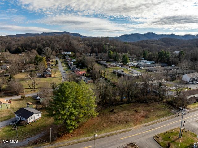 2301 South Greenwood Drive, Johnson City, TN 37604