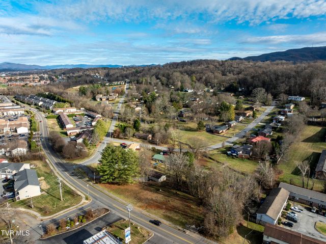 2301 South Greenwood Drive, Johnson City, TN 37604