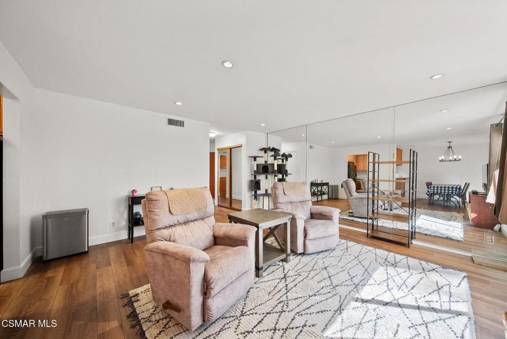 Image 10 of property listing at 1718 Sinaloa Road 118, Simi Valley, CA 93065