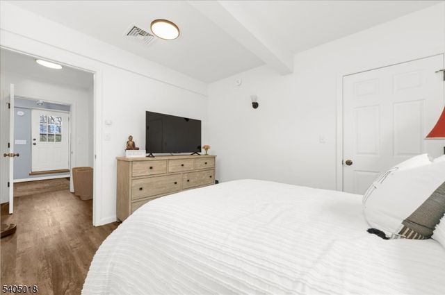 128 Main St, Lebanon Boro, NJ 08833