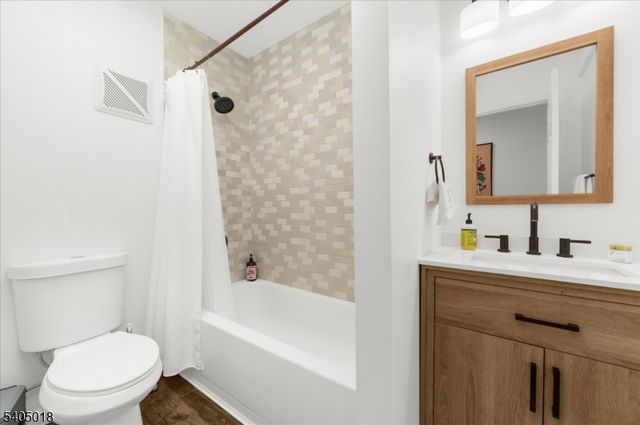 128 Main St, Lebanon Boro, NJ 08833